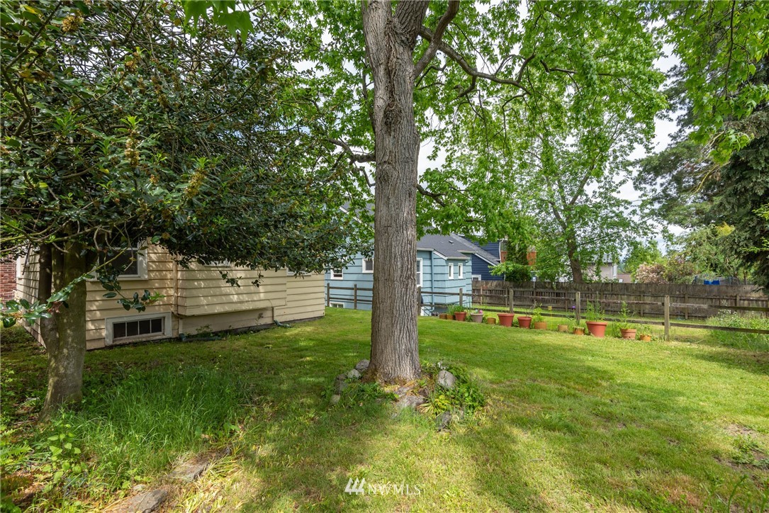 329 North 76th Street Seattle, WA 98103 - Photo 30 of 38