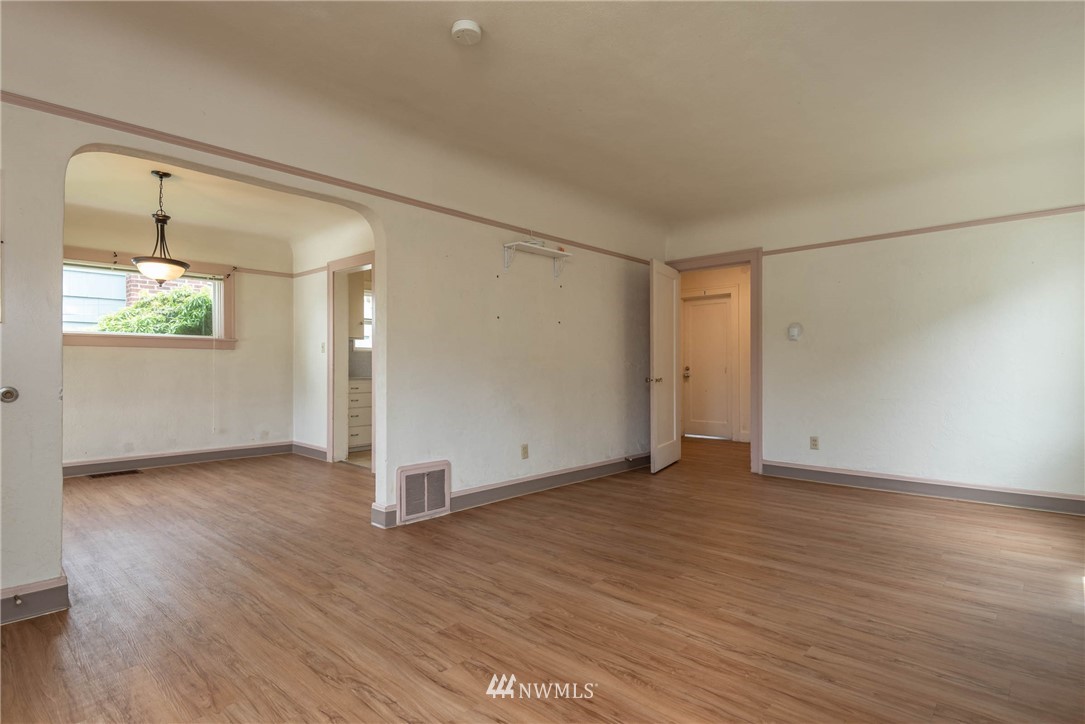 329 North 76th Street Seattle, WA 98103 - Photo 5 of 38