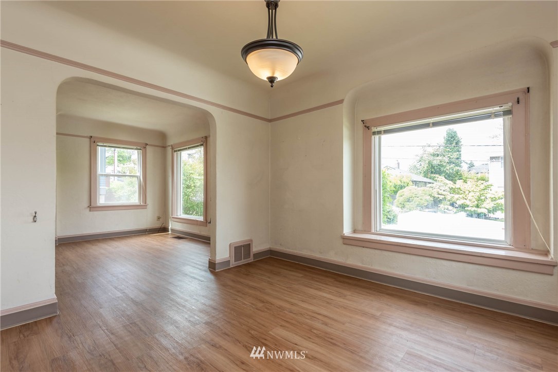 329 North 76th Street Seattle, WA 98103 - Photo 6 of 38