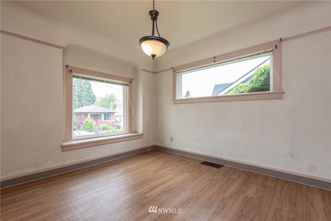 329 North 76th Street Seattle, WA 98103 - Photo 7 of 38