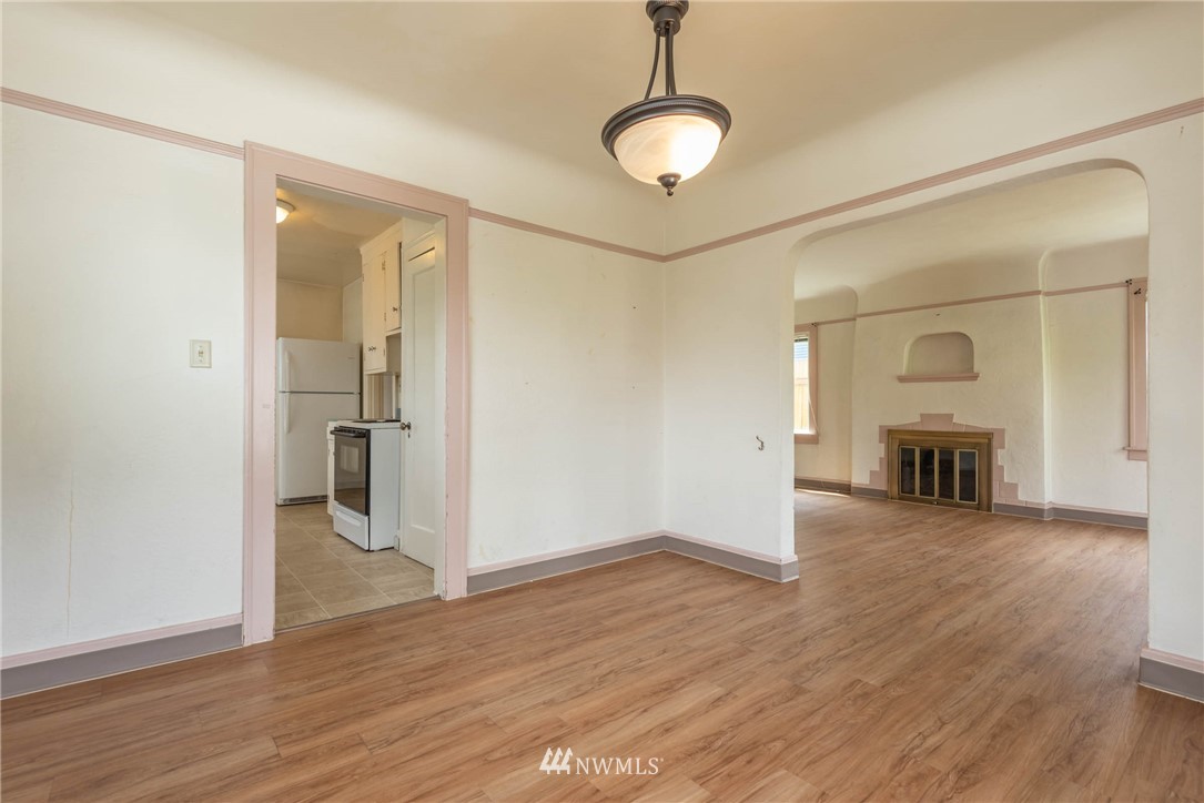 329 North 76th Street Seattle, WA 98103 - Photo 9 of 38