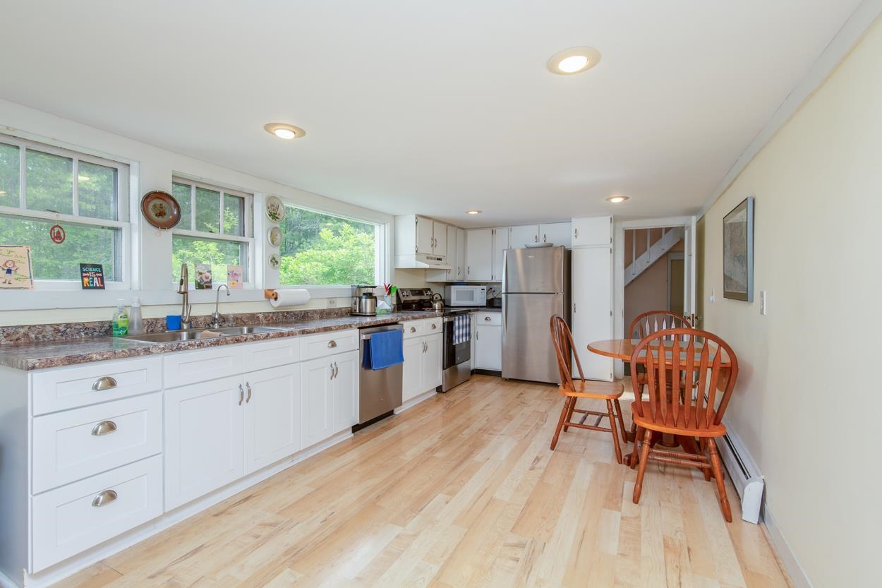 493 Clinton Street Concord, NH 03301 - Photo 9 of 58