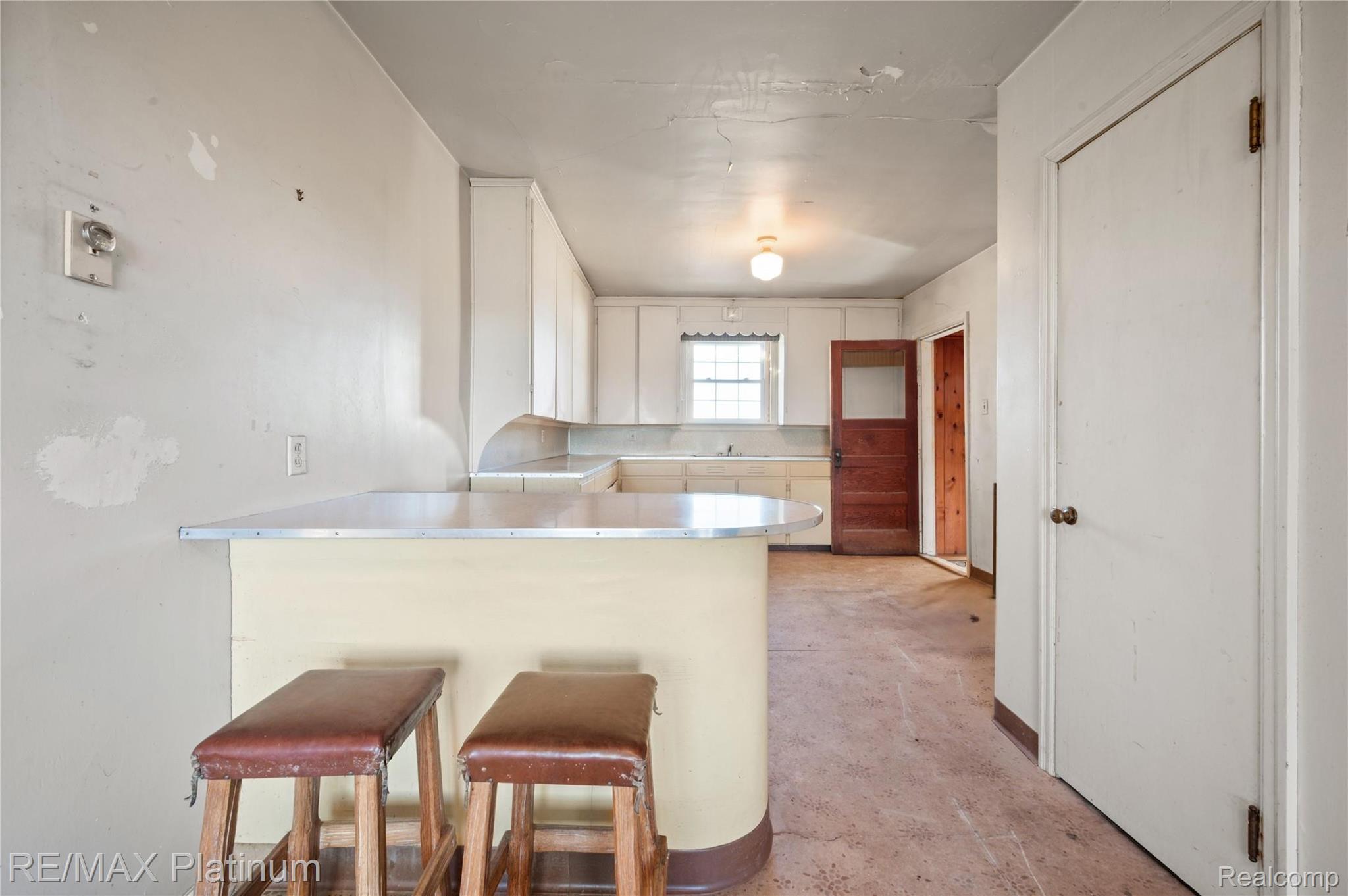 1136 South Nichols Road Swartz Creek, MI 48473 - Photo 26 of 53 kitchen - Edited.jpg