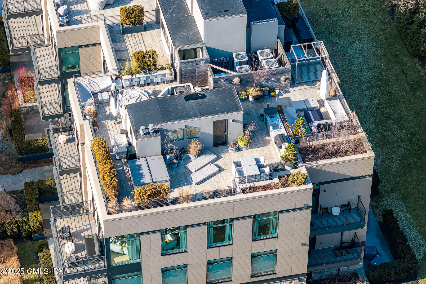 125 Field Point Road, Unit PH A6 Greenwich, CT 06830 - Photo 20 of 22 a view of buildings