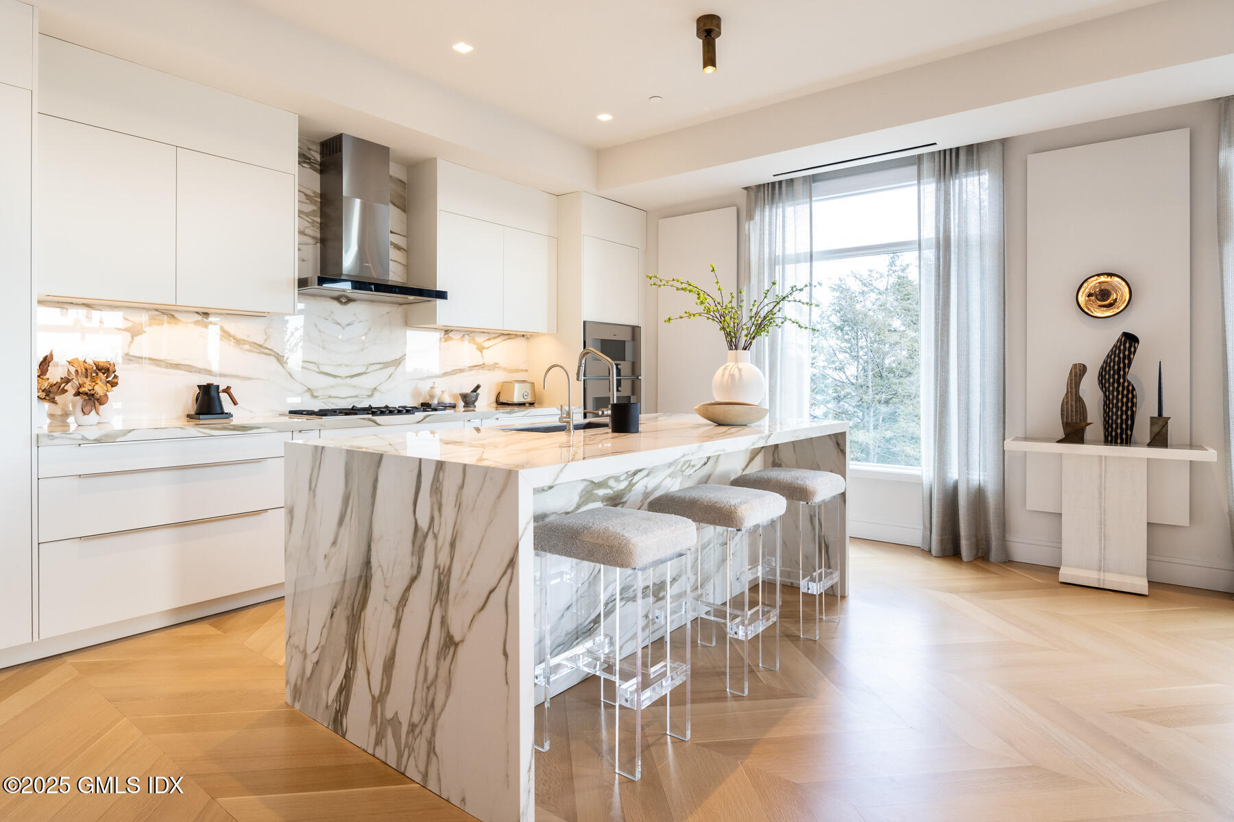 125 Field Point Road, Unit PH A6 Greenwich, CT 06830 - Photo 6 of 22 a living room with granite countertop furniture and a wooden floor