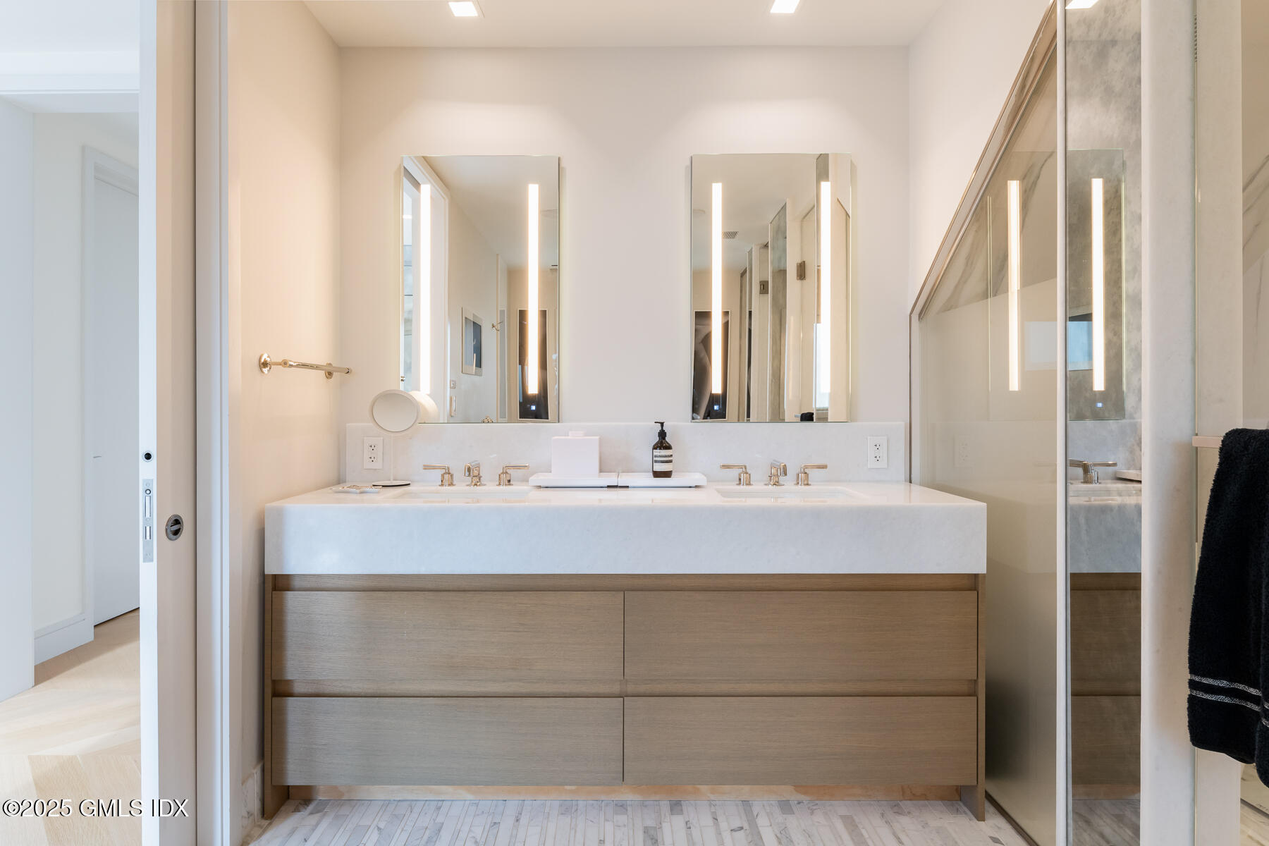 125 Field Point Road, Unit PH A6 Greenwich, CT 06830 - Photo 10 of 22 a bathroom with a sink and a mirror
