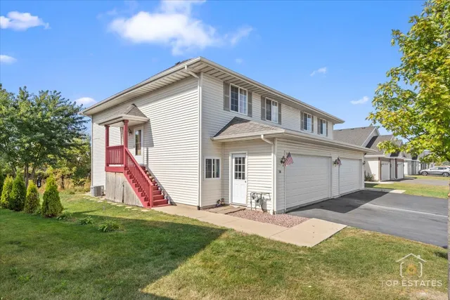 a view of a house with a yard