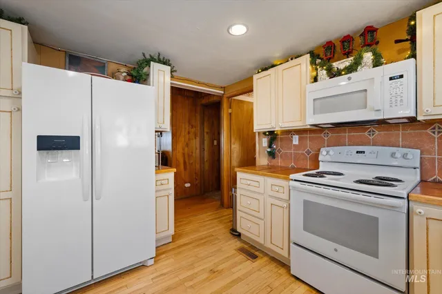 $399,500 | 19095 South Pleasant Valley Road, Kuna, ID 83634