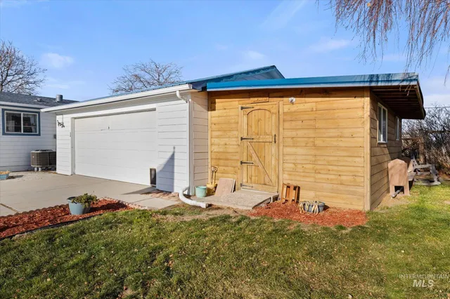 $399,500 | 19095 South Pleasant Valley Road, Kuna, ID 83634