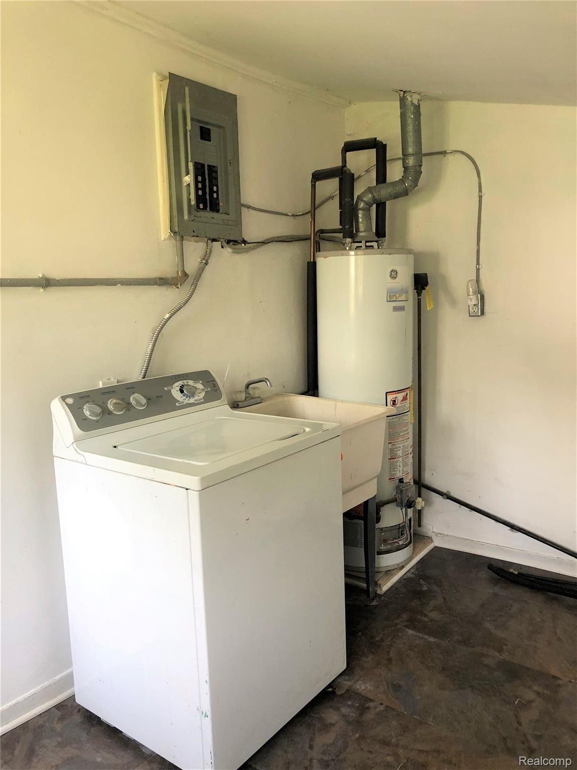 5461 North Street Dryden, MI 48428 - Photo 10 of 14 Laundry.jpg