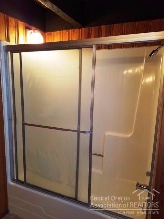56083 Snow Goose Road Bend, OR 97707 - Photo 15 of 24 main floor bathroom with fiberglass tub/