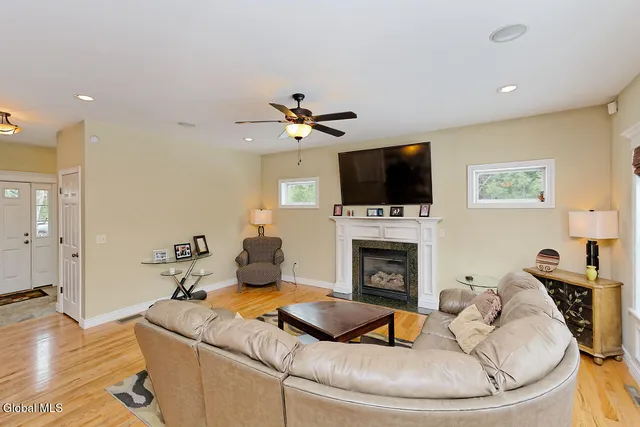 $649,600 | 24 Dean Thomas Way, Queensbury, NY 12804