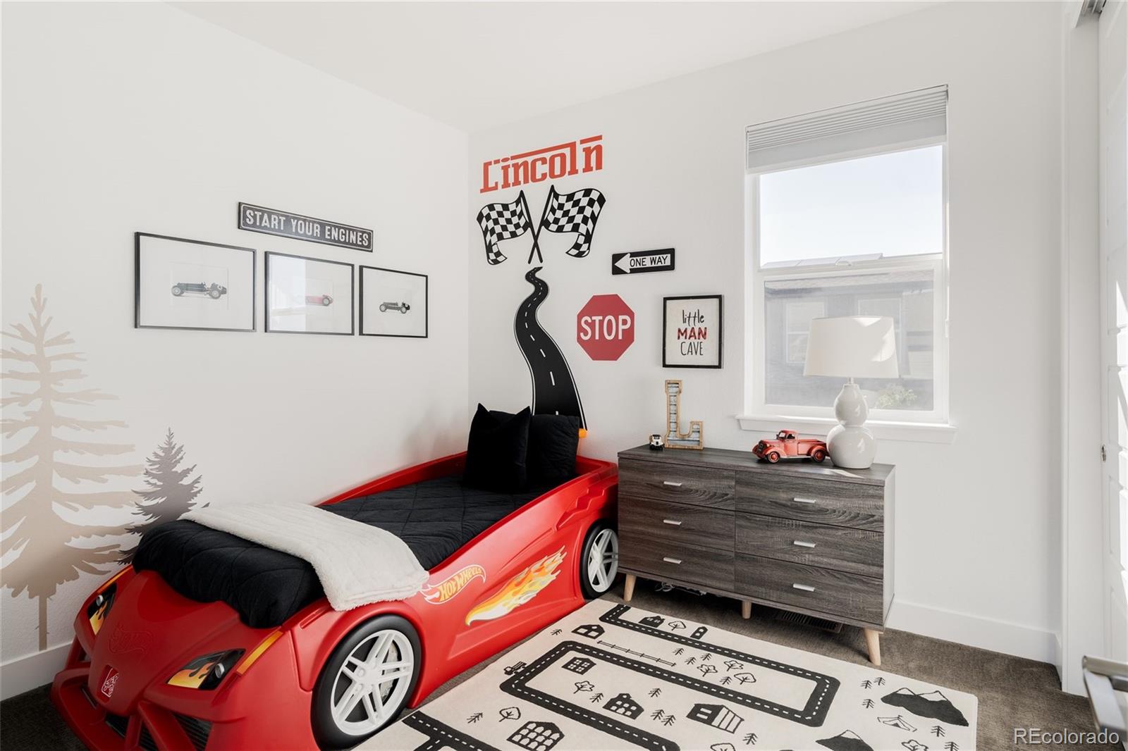 7790 East 32nd Avenue Denver, CO 80238 - Photo 22 of 40 a room that has a bed and a table in it