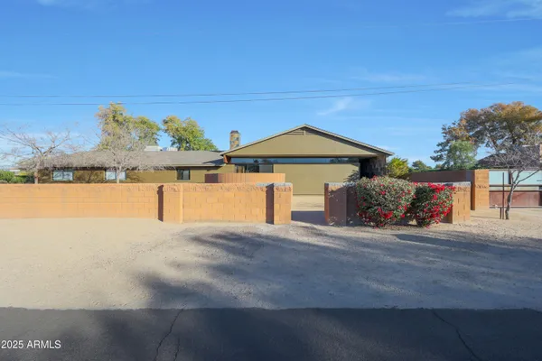 $1,490,000 | 2718 East Campo Bello Drive, Phoenix, AZ 85032