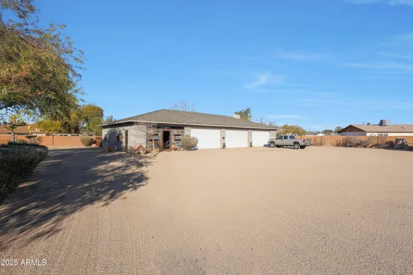 $1,490,000 | 2718 East Campo Bello Drive, Phoenix, AZ 85032