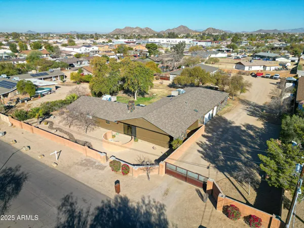 $1,490,000 | 2718 East Campo Bello Drive, Phoenix, AZ 85032
