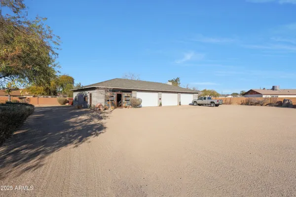 $1,490,000 | 2718 East Campo Bello Drive, Phoenix, AZ 85032