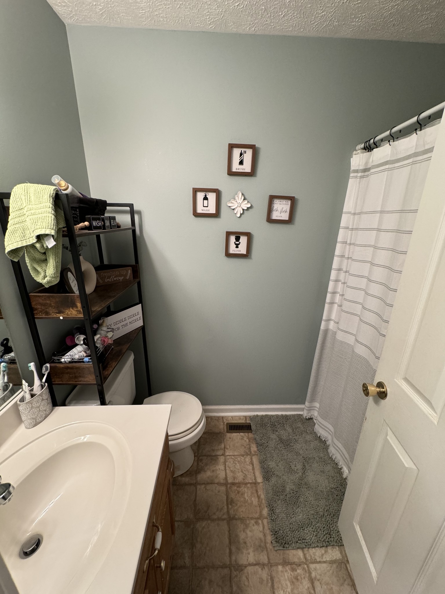 1724 Parker Road Manchester, TN 37355 - Photo 23 of 29 a bathroom with a sink and toilet
