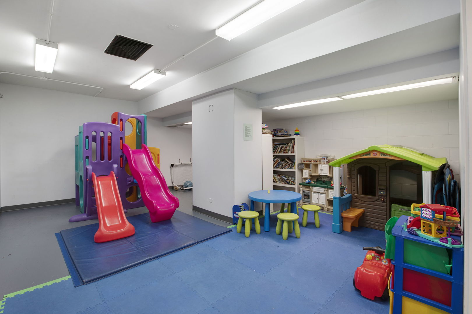 3150 North Lake Shore Drive, Unit 30C Chicago, IL 60657 - Photo 28 of 41 a living room with furniture and gym equipment