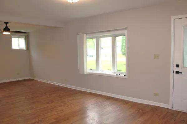 $2,300 | 480 North 3rd Avenue, Coal City, IL 60416