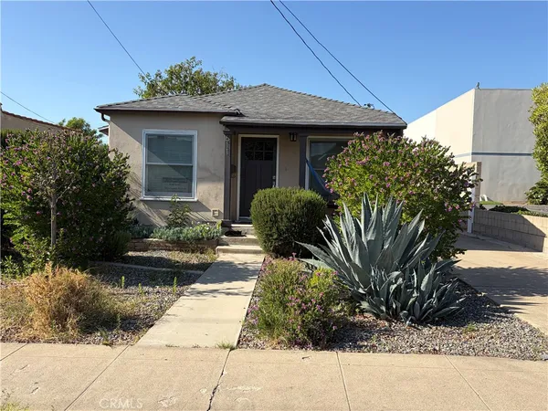$3,560 | 611 West Walnut Avenue, Orange, CA 92868