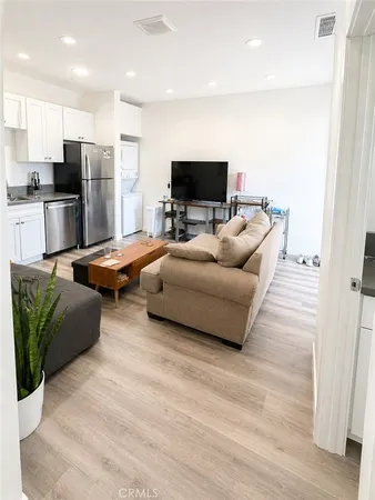 $3,560 | 611 West Walnut Avenue, Orange, CA 92868
