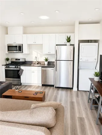 $3,560 | 611 West Walnut Avenue, Orange, CA 92868
