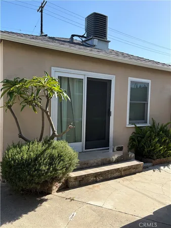 $3,560 | 611 West Walnut Avenue, Orange, CA 92868