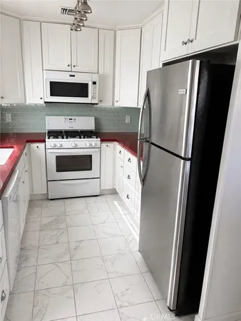 $3,560 | 611 West Walnut Avenue, Orange, CA 92868