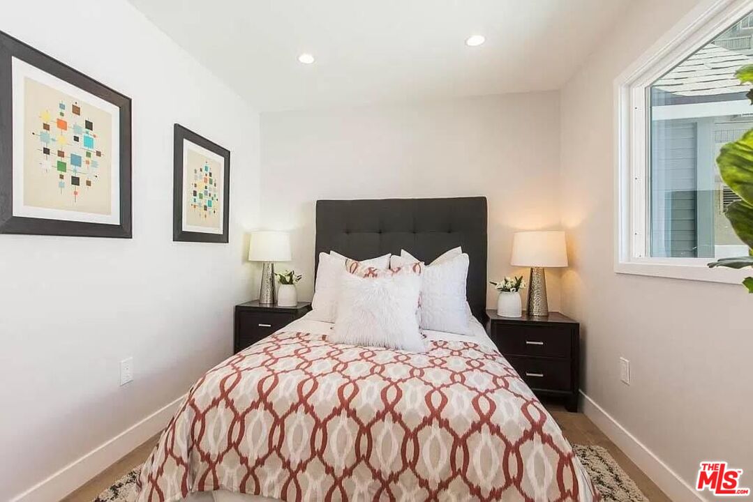 2419 Walnut Avenue Venice, CA 90291 - Photo 8 of 16 a bedroom with a bed and painting on the wall