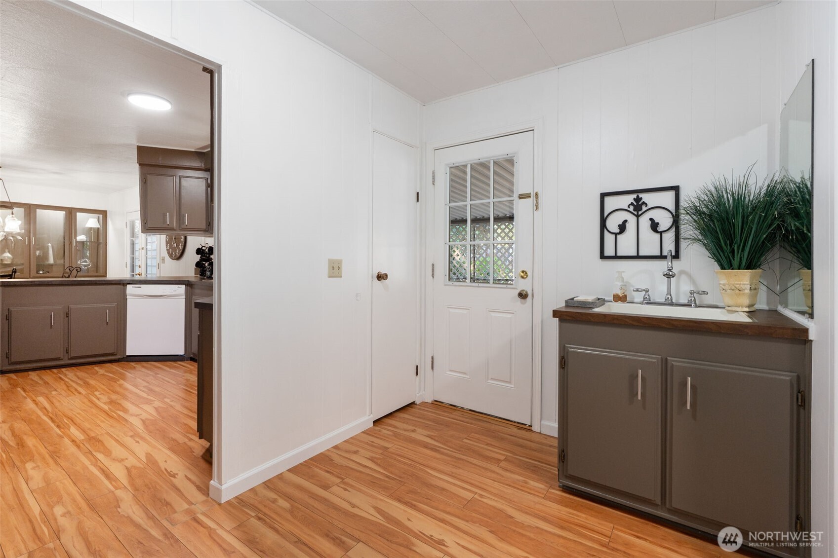 5516 Chelan Lane Southeast Lacey, WA 98503 - Photo 4 of 40