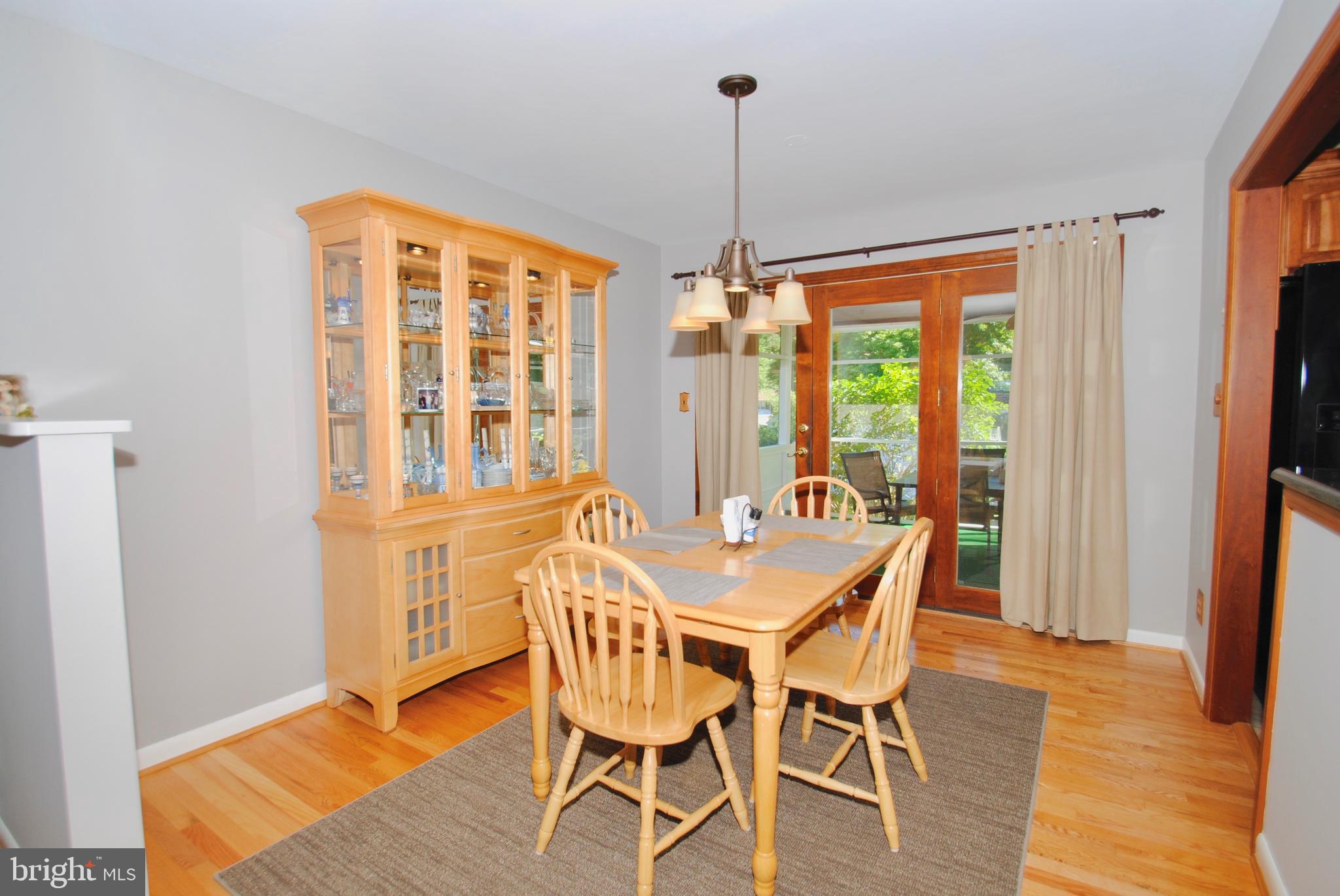 1491 Wakefield Road Edgewater, MD 21037 - Photo 11 of 37 Dining Area Open to Kitchen