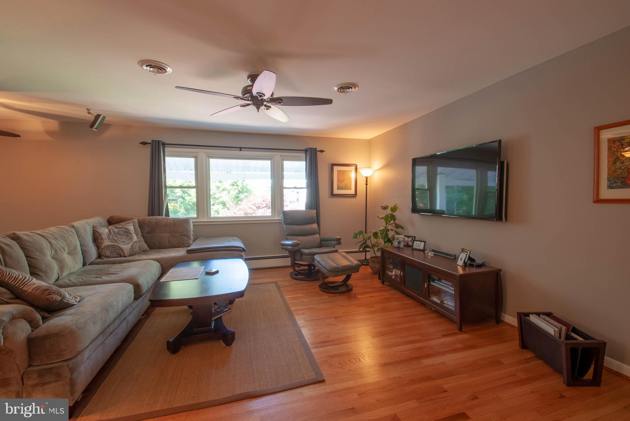 1491 Wakefield Road Edgewater, MD 21037 - Photo 14 of 37 Family Room