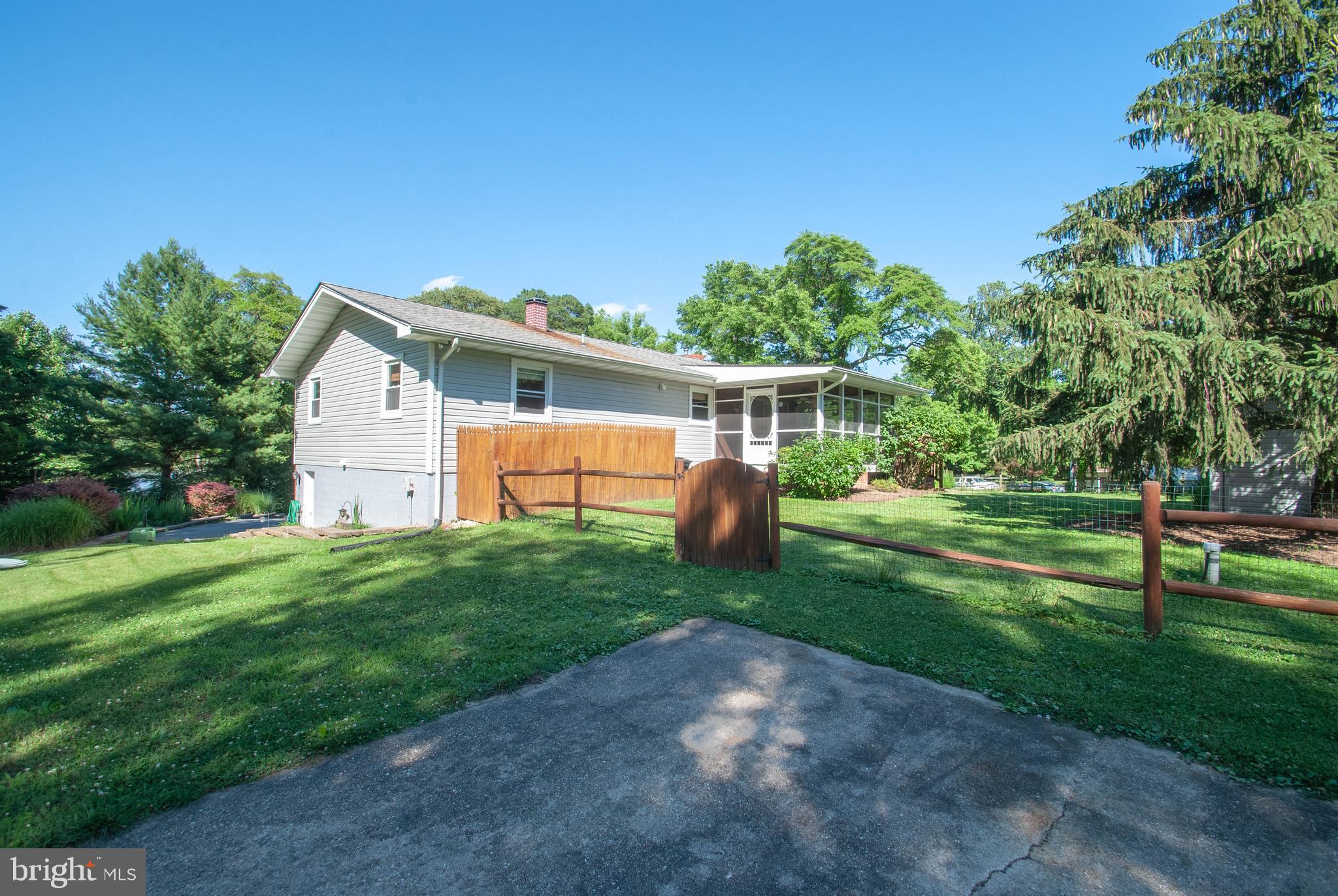1491 Wakefield Road Edgewater, MD 21037 - Photo 33 of 37 Additional Parking on Side of Yard