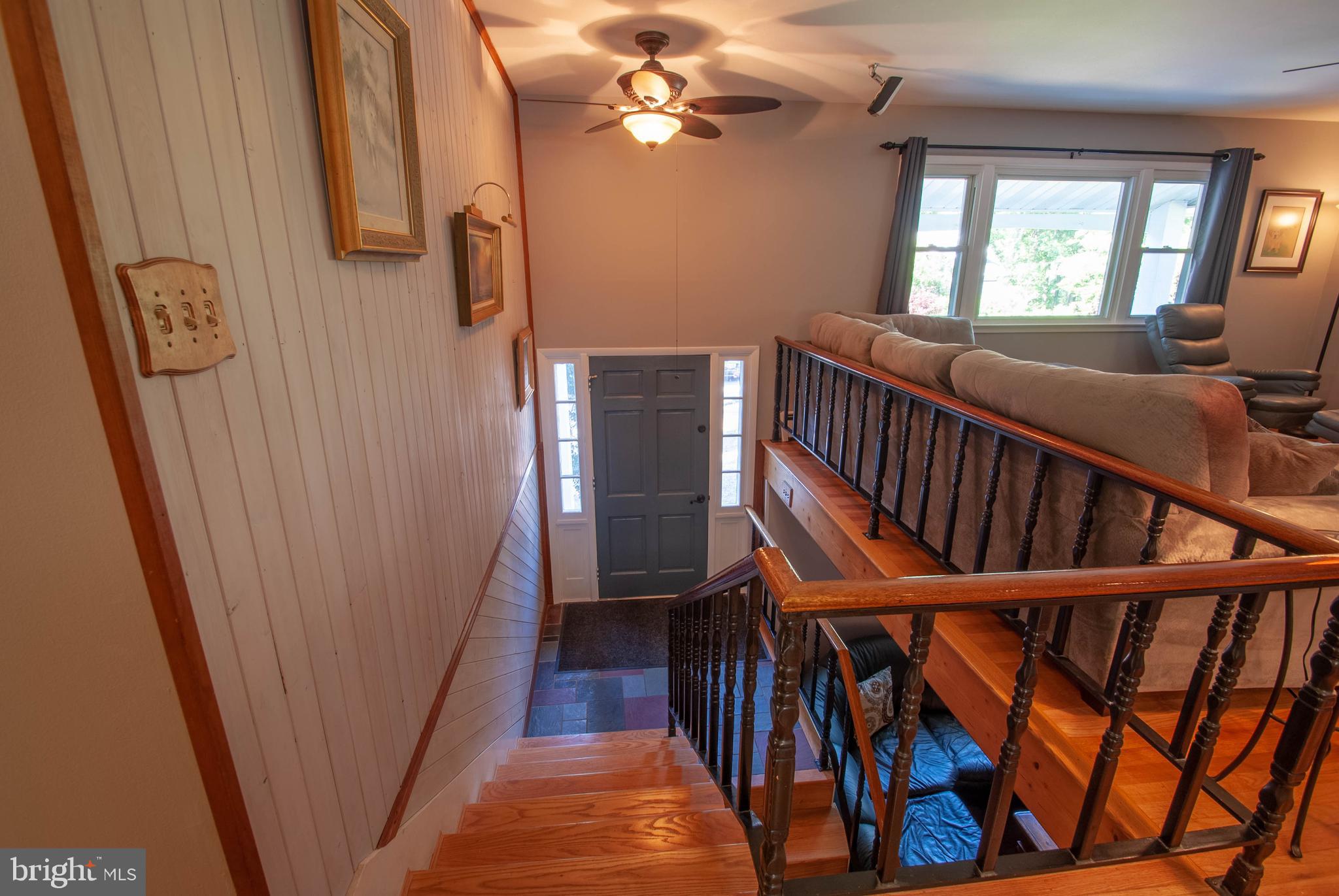 1491 Wakefield Road Edgewater, MD 21037 - Photo 6 of 37 Foyer