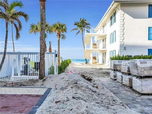 $12,000,000 | 10540 Gulf Shore Drive, Naples, FL 34108