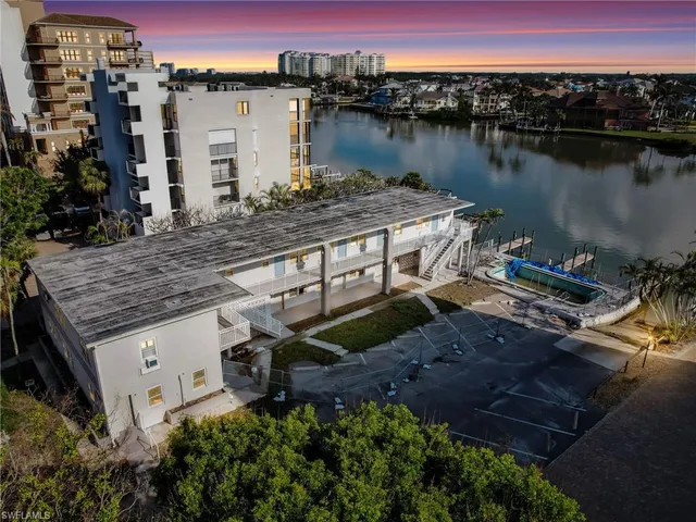 $12,000,000 | 10540 Gulf Shore Drive, Naples, FL 34108