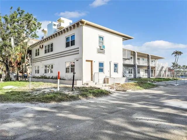 $12,000,000 | 10540 Gulf Shore Drive, Naples, FL 34108