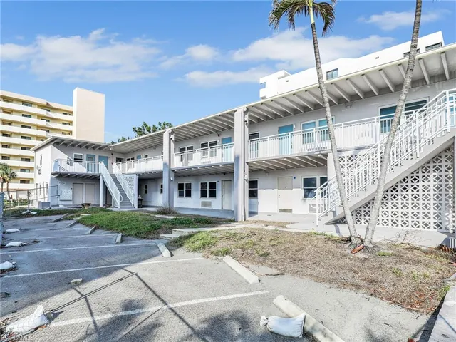 $12,000,000 | 10540 Gulf Shore Drive, Naples, FL 34108