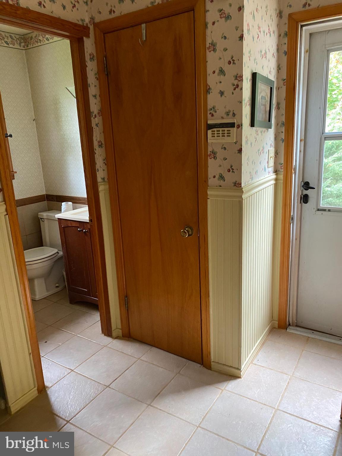 1099 Hollow Road Delta, PA 17314 - Photo 4 of 43 Gallery Image 4
