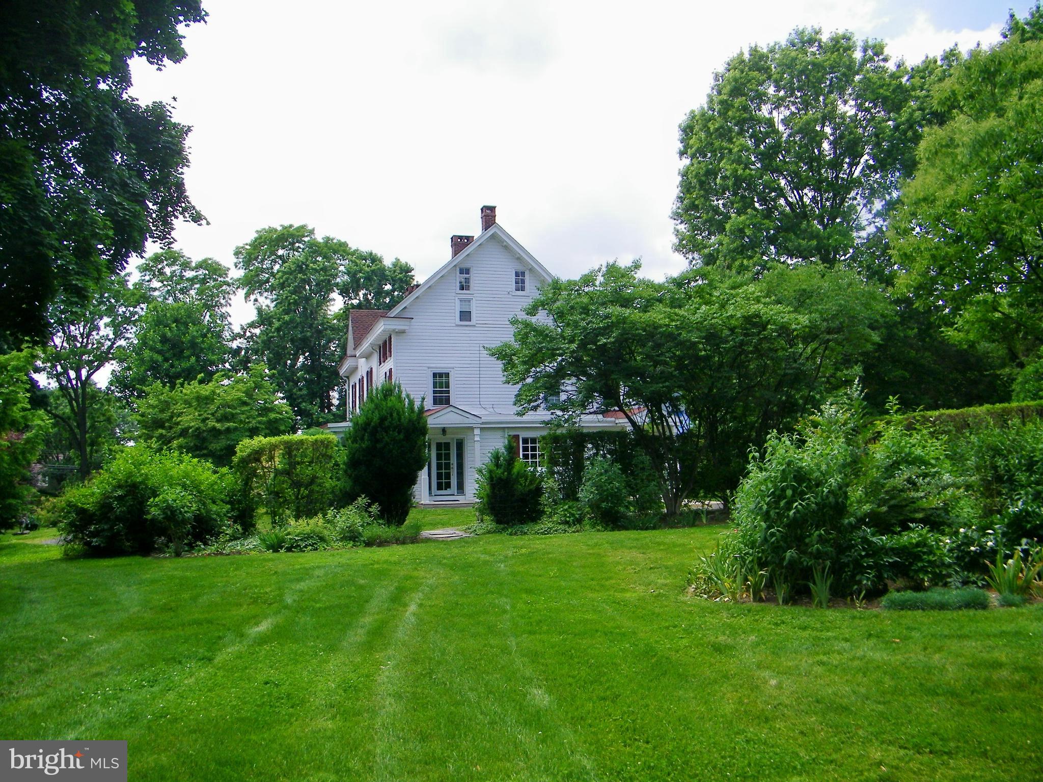 306 Stout Road Ambler, PA 19002 - Photo 4 of 32