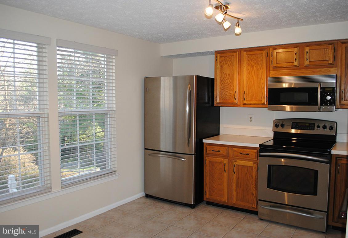 1943 Belmont Ridge Court Reston, VA 20191 - Photo 6 of 26 a kitchen with a stove microwave and refrigerator