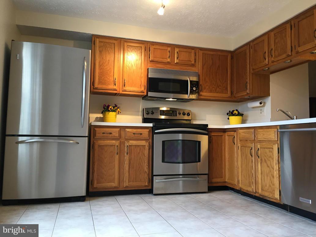 1943 Belmont Ridge Court Reston, VA 20191 - Photo 10 of 26 a kitchen with stainless steel appliances granite countertop a refrigerator stove a sink dishwasher and microwave