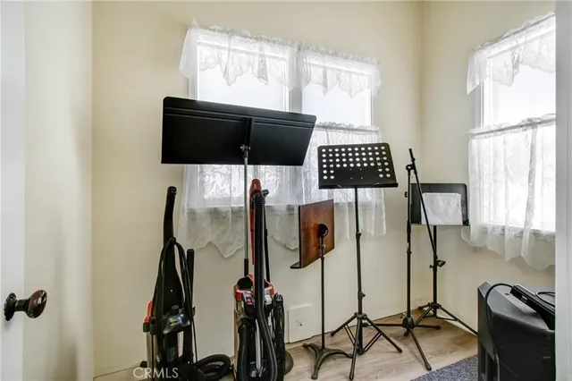 $4,999,999 | 724 South Glenoaks Boulevard, Burbank, CA 91501