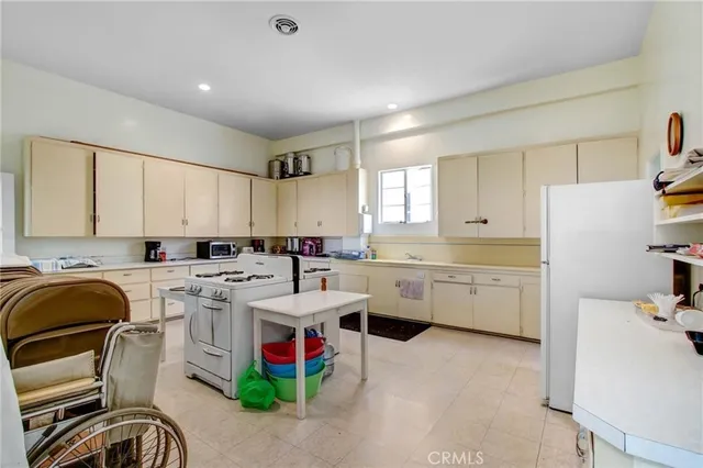 $4,999,999 | 724 South Glenoaks Boulevard, Burbank, CA 91501