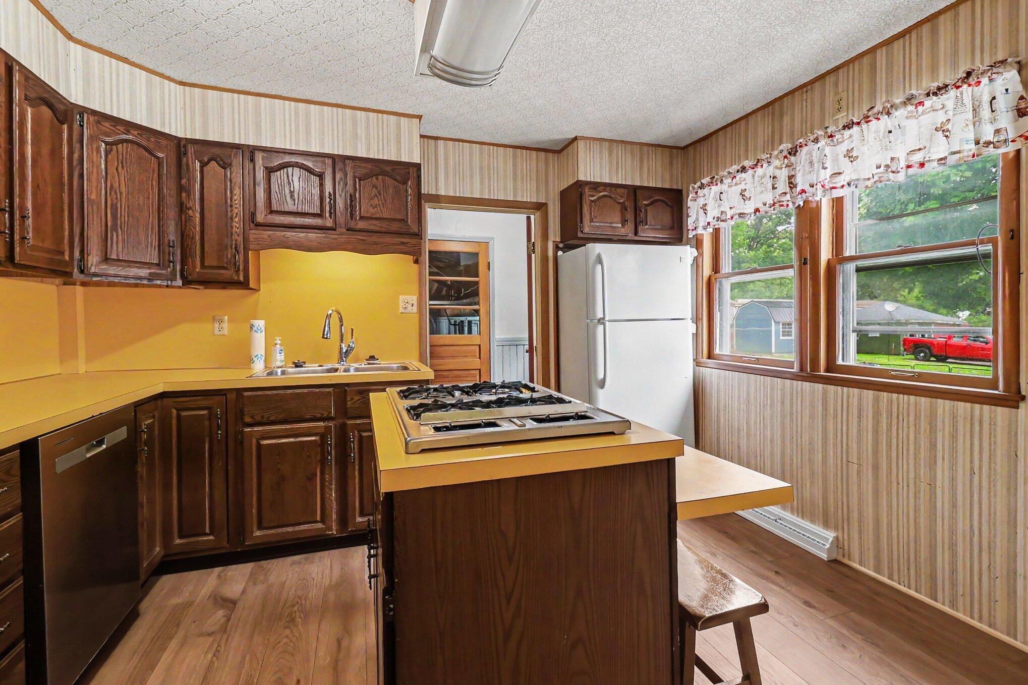 286 3rd Street Manistee, MI 49660 - Photo 8 of 24 011_file_2154