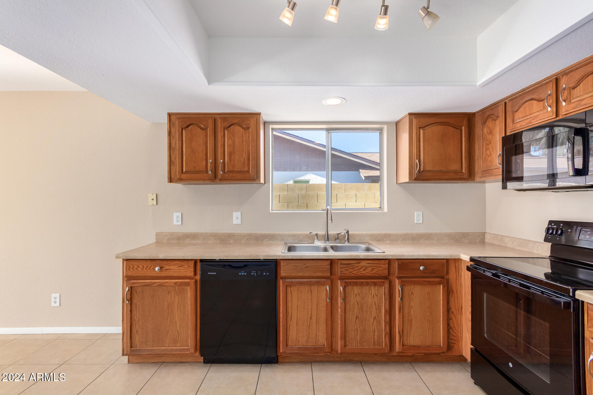 3621 West Charter Oak Road Phoenix, AZ 85029 - Photo 11 of 26 Kitchen