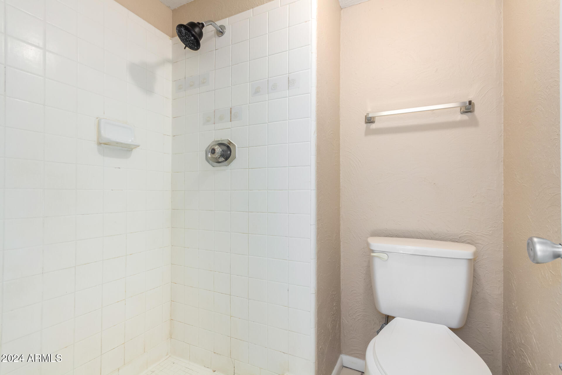 3621 West Charter Oak Road Phoenix, AZ 85029 - Photo 16 of 26 Primary Bathroom
