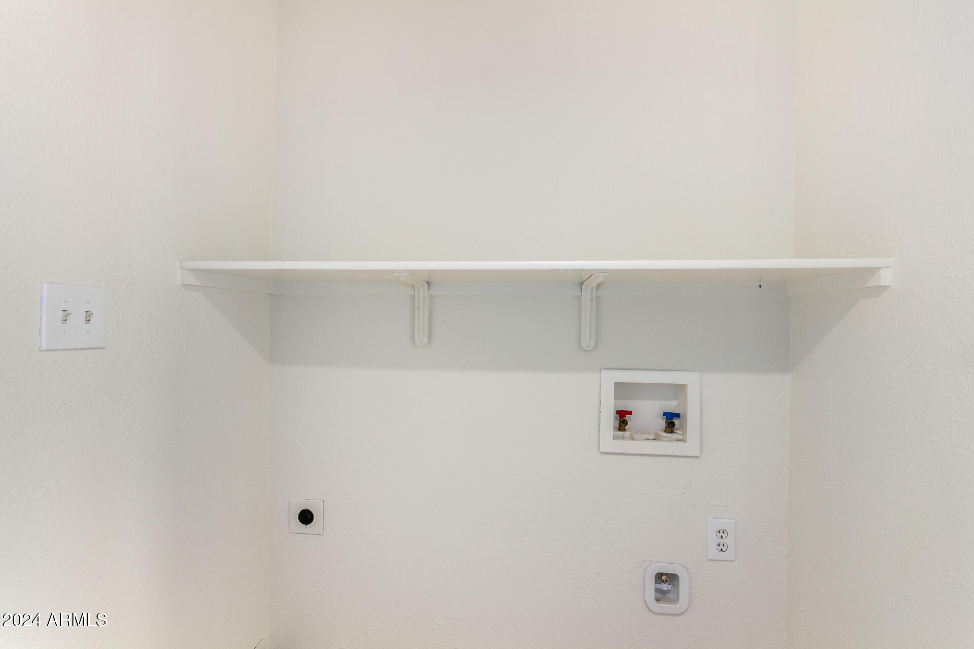 3621 West Charter Oak Road Phoenix, AZ 85029 - Photo 21 of 26 Laundry Room