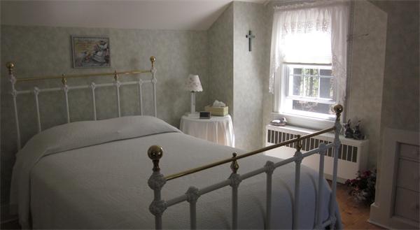 11 Rice Corner Road Brookfield, MA 01506 - Photo 18 of 30 a bedroom with a bed and a window